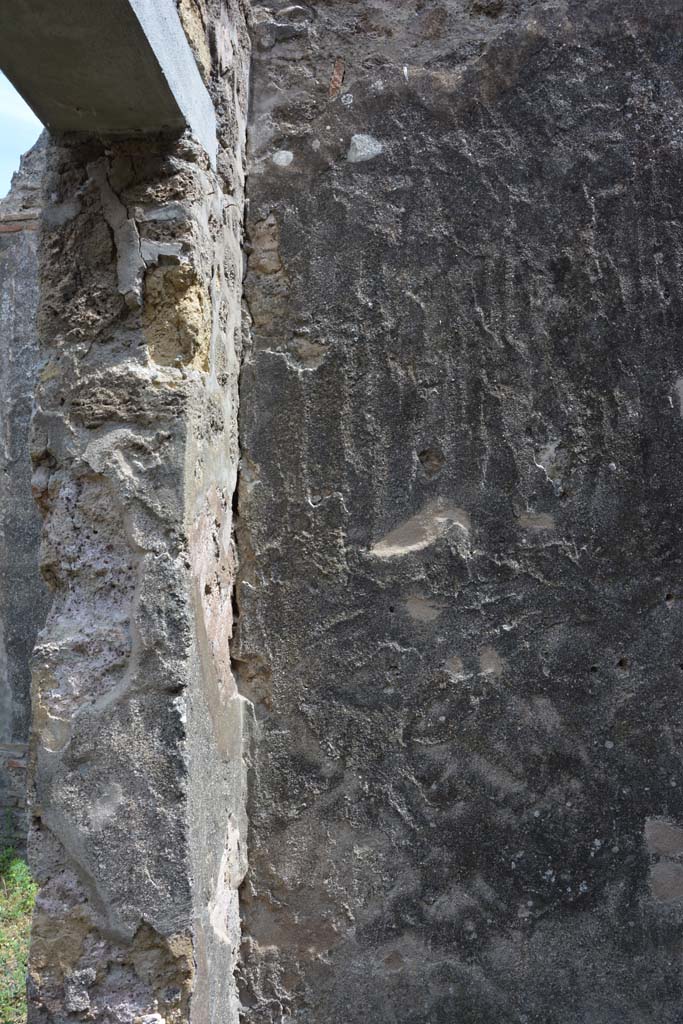 IX.5.2 Pompeii. May 2017. Room r, south wall in south-east corner.
Foto Christian Beck, ERC Grant 681269 DCOR.
