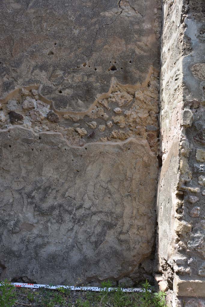 IX.5.2 Pompeii. May 2017. Room r, looking towards lower north wall in north-east corner.
Foto Christian Beck, ERC Grant 681269 DCOR.
