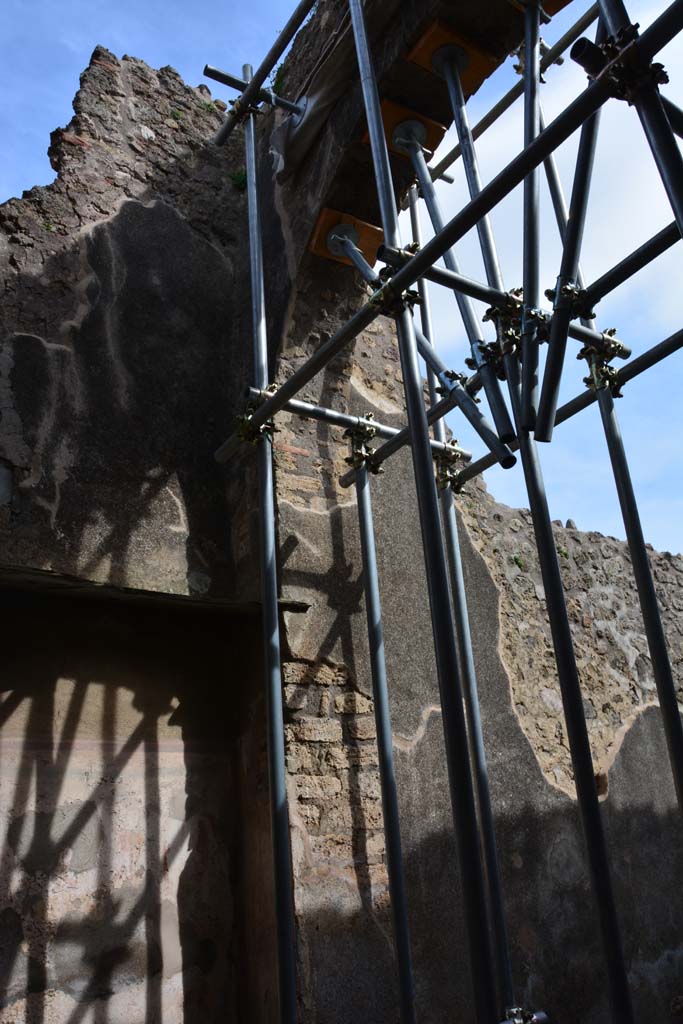 IX.5.2 Pompeii. March 2017. Room s, looking towards east wall on south side of household shrine. 
Foto Christian Beck, ERC Grant 681269 DCOR.
