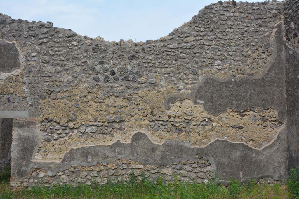 IX.5.2 Pompeii. May 2017. Room v, detail of east wall.
Foto Christian Beck, ERC Grant 681269 DCOR.
