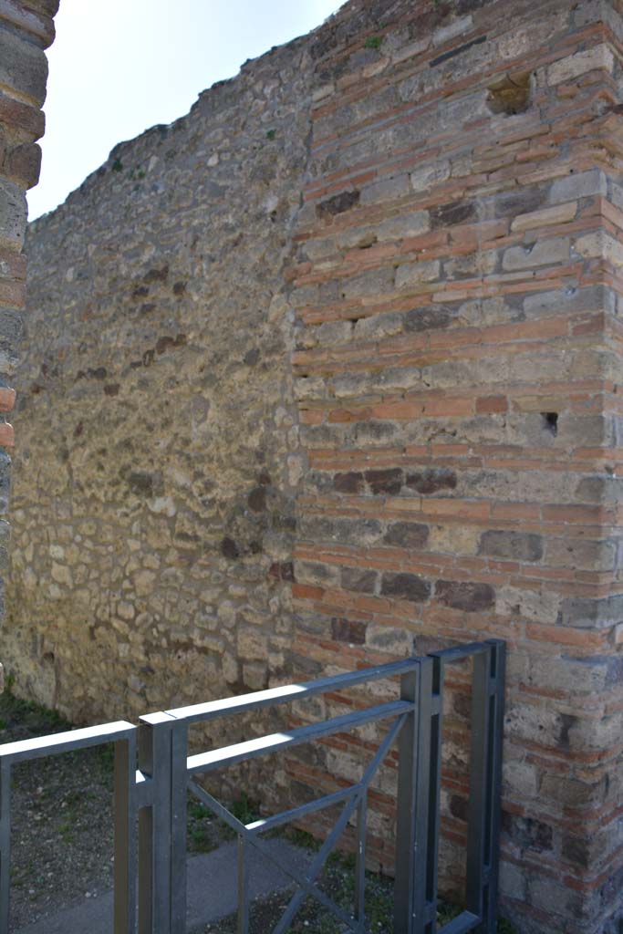 IX.5.2 Pompeii. March 2017. Room ‘a’, looking towards west side of entrance doorway and vestibule.
Foto Christian Beck, ERC Grant 681269 DÉCOR.
