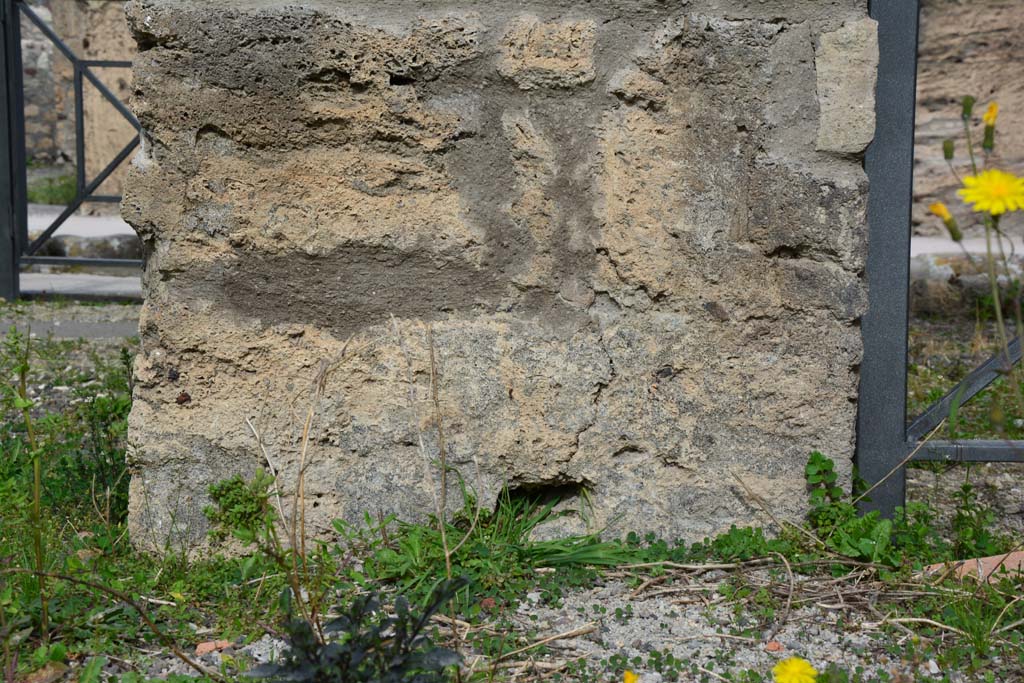 IX.5.2 Pompeii. March 2017. Atrium ‘b’, north side, detail of pilaster separating entrance corridor, and doorway to IX.5.3, on right.
Foto Christian Beck, ERC Grant 681269 DÉCOR.
