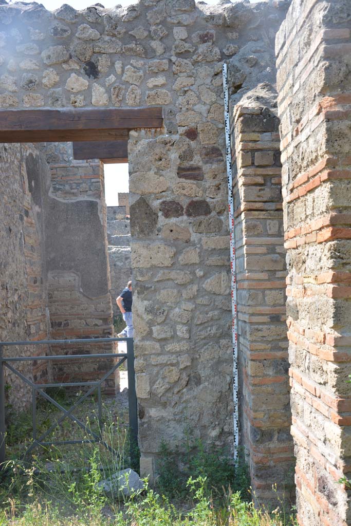 IX.5.2 Pompeii. May 2017. Atrium ‘b’, north-east corner, looking north.
Foto Christian Beck, ERC Grant 681269 DÉCOR.

