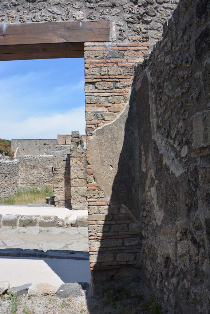 IX.5.3 Pompeii. May 2017. Looking towards north wall in north-east corner.
Foto Christian Beck, ERC Grant 681269 DÉCOR.
