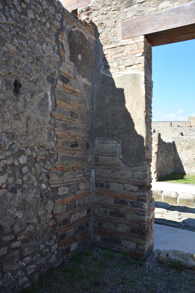 IX.5.3 Pompeii. March 2017. Looking towards north-west corner of shop-room. 
Foto Christian Beck, ERC Grant 681269 DÉCOR.

