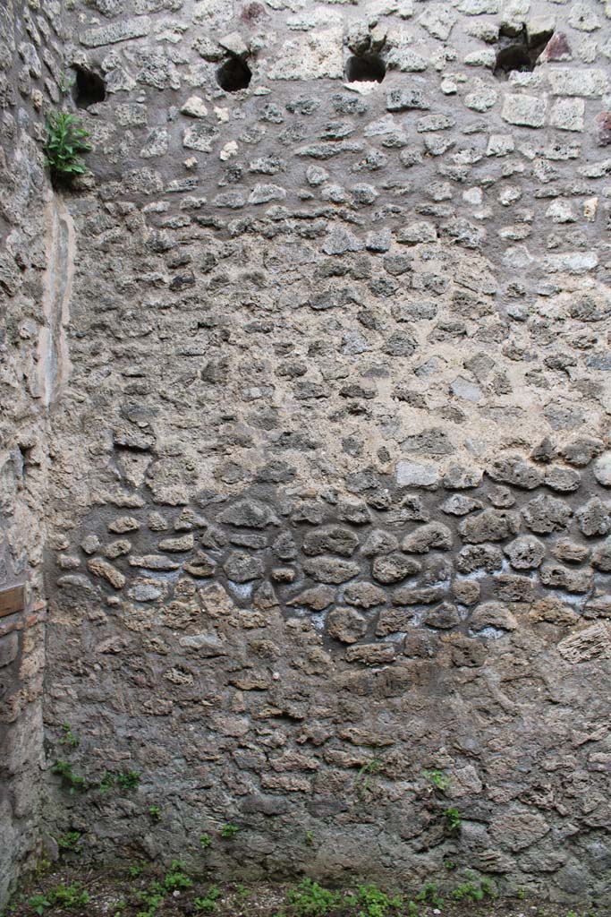 IX.5.4 Pompeii. March 2019. Room d, looking towards south-west corner and west wall. 
Foto Christian Beck, ERC Grant 681269 DCOR.
