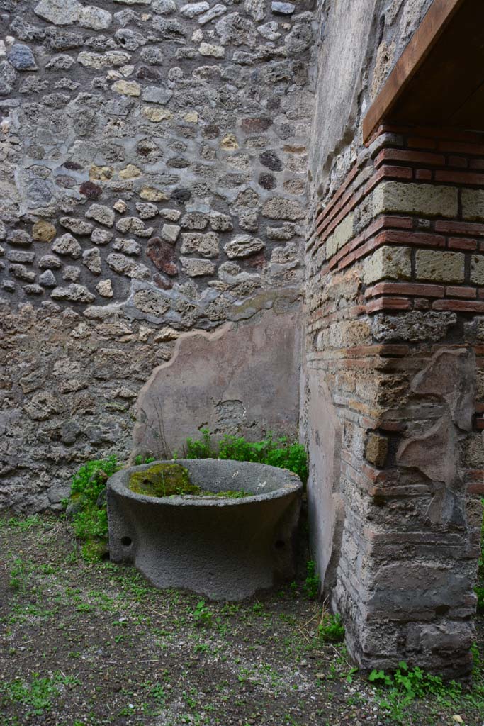 IX.5.4 Pompeii. March 2017. Room d, looking towards west wall in north-west corner.
Foto Christian Beck, ERC Grant 681269 DCOR.
