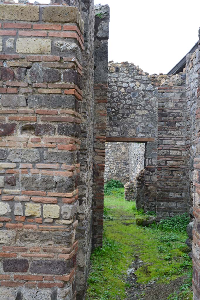 IX.5.4 Pompeii. March 2017. 
Room e, looking south from east side of doorway, along east wall towards doorway to rear room.
Foto Christian Beck, ERC Grant 681269 DCOR.
