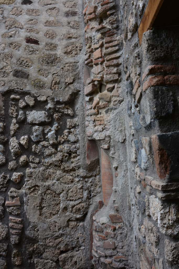 IX.5.4 Pompeii. March 2017. Room f, looking west in north- west corner. 
Foto Christian Beck, ERC Grant 681269 DCOR.
