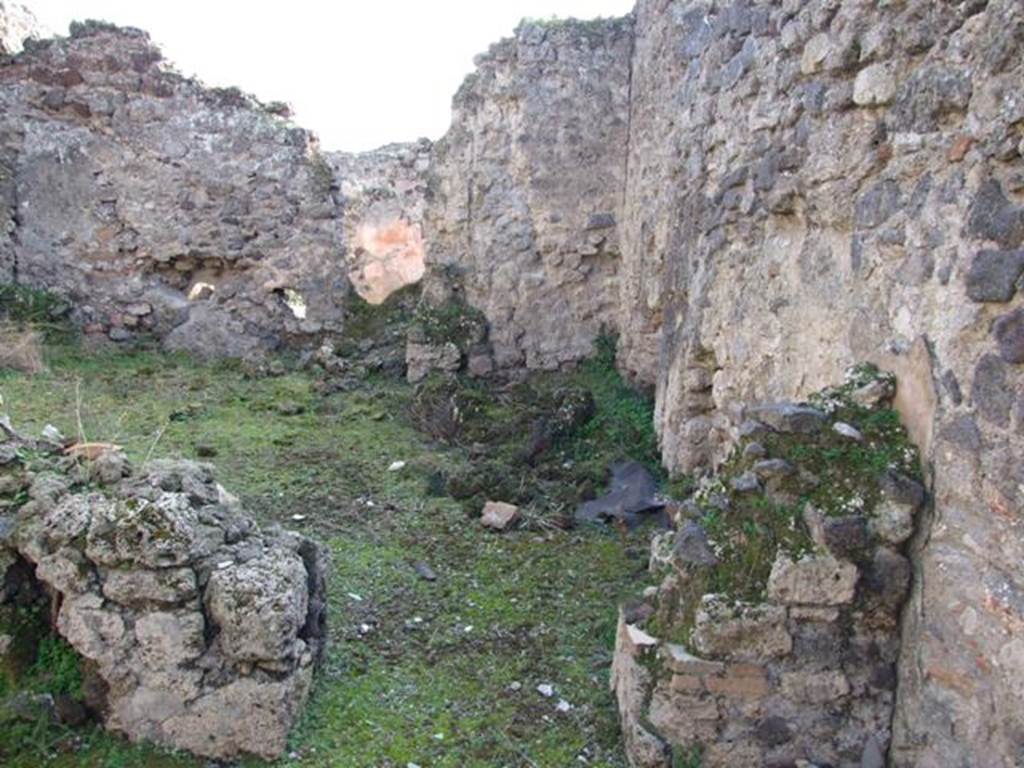 IX.5.4 Pompeii. December 2007. South side at rear of bakery area.