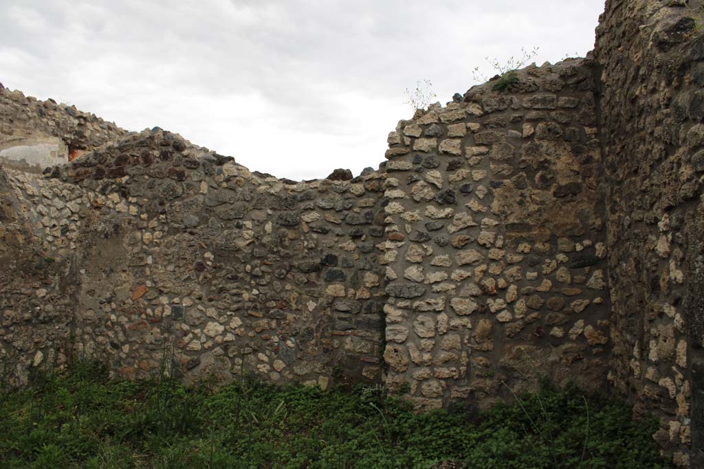 IX.5.4 Pompeii. March 2019. Room h, looking towards south wall.
Foto Christian Beck, ERC Grant 681269 DÉCOR.
