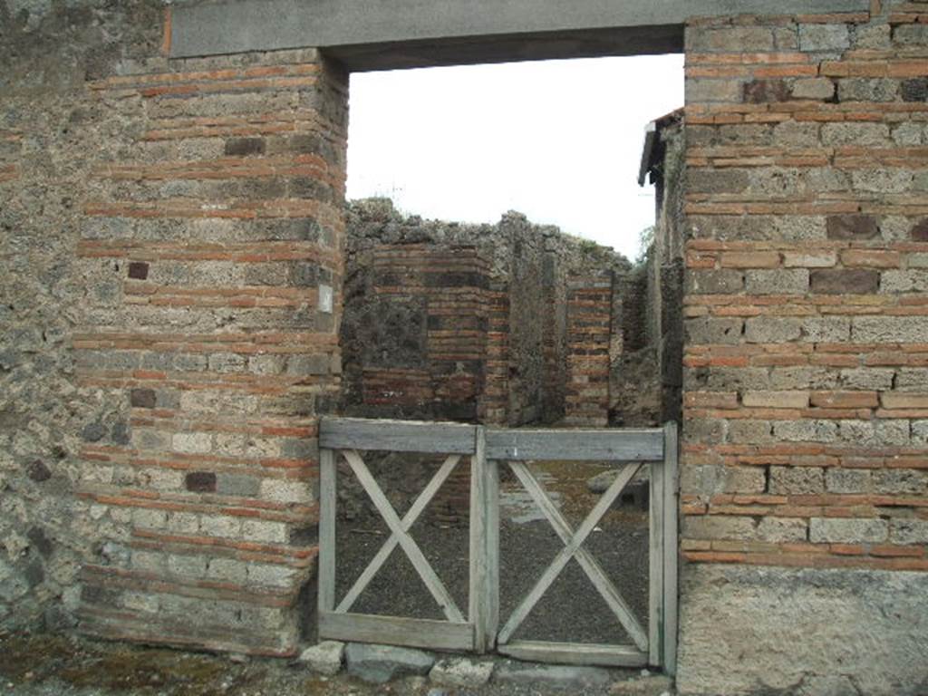 IX.5.4 Pompeii. December 2007. Shop entrance.