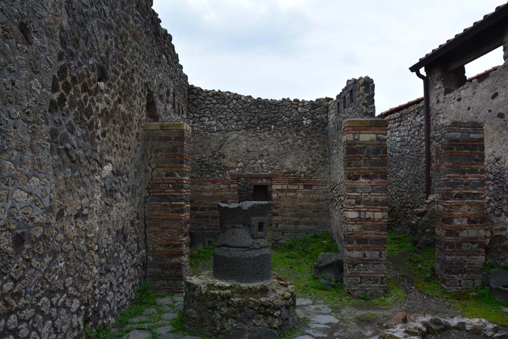 IX.5.4 Pompeii. March 2017. Room b, looking south towards room c.
Foto Christian Beck, ERC Grant 681269 DÉCOR.

