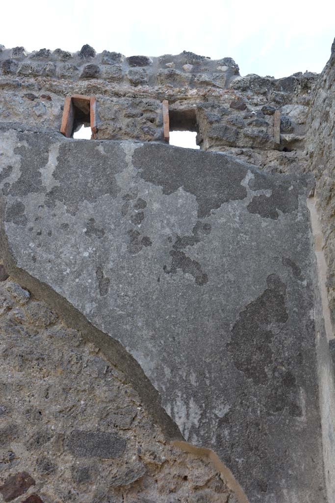 IX.5.5 Pompeii. May 2017. Upper east wall in south-east corner.
Foto Christian Beck, ERC Grant 681269 DÉCOR.
