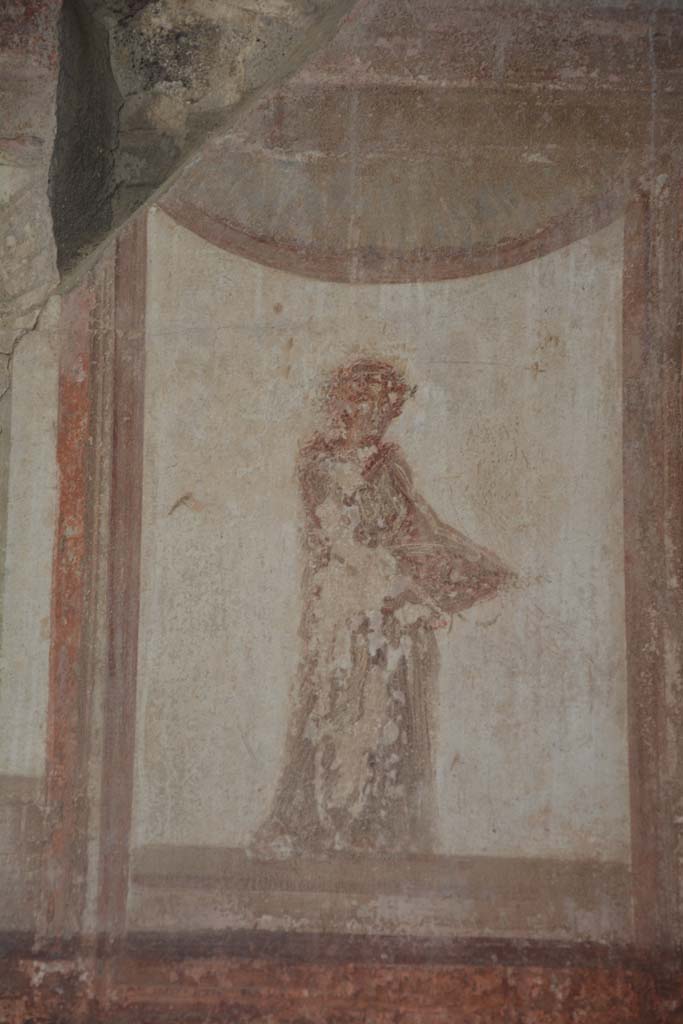 IX.5.6 Pompeii. May 2017. 
Room i, upper north wall in north-east corner, detail of figure in centre.   
Foto Christian Beck, ERC Grant 681269 DÉCOR.
