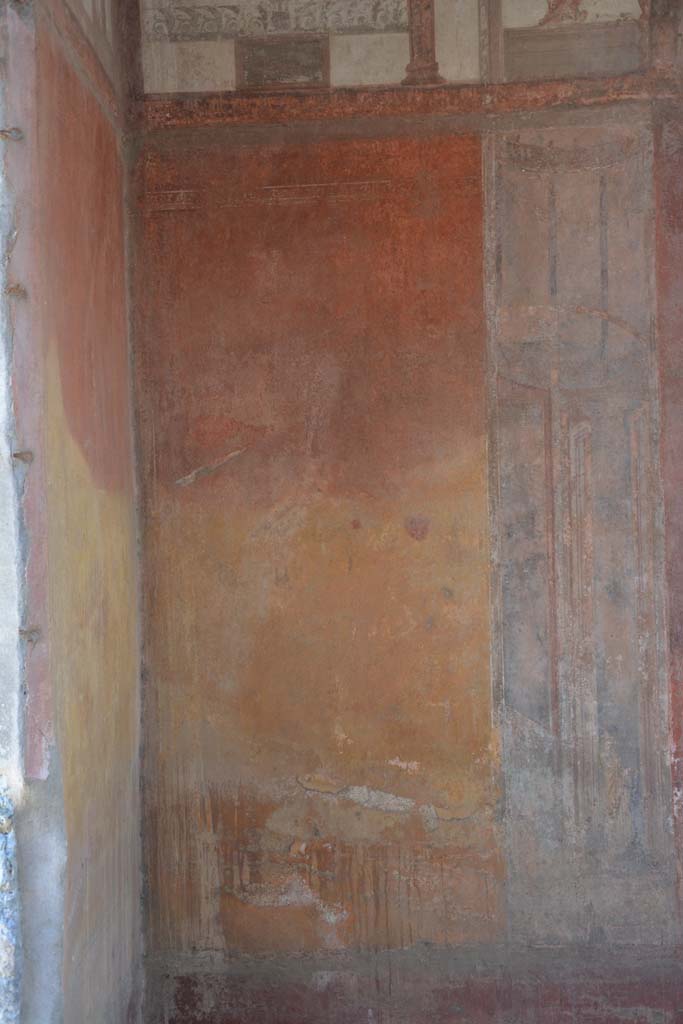 IX.5.6 Pompeii. May 2017. 
Room i, yellow side panel at north end of east wall, with figure in centre.    
Foto Christian Beck, ERC Grant 681269 DÉCOR.

