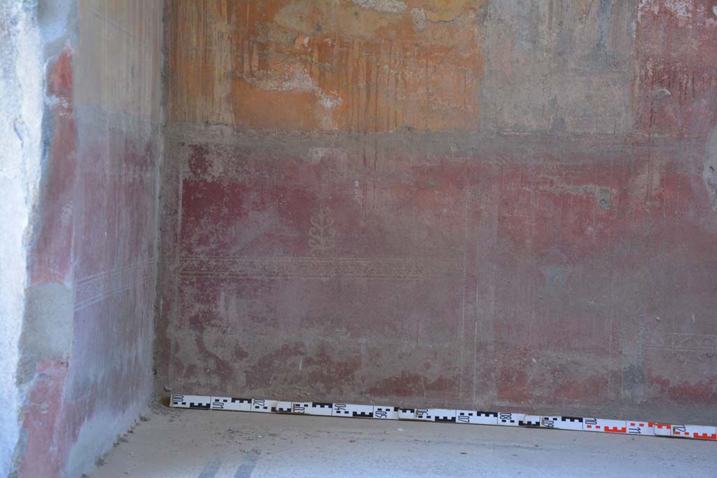 IX.5.6 Pompeii. May 2017. Room i, zoccolo on lower east wall at north end.    
Foto Christian Beck, ERC Grant 681269 DÉCOR.
