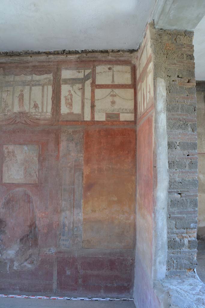 IX.5.6 Pompeii. May 2017. 
Room i, yellow side panel with central figure at south end of east wall.      
Foto Christian Beck, ERC Grant 681269 DÉCOR.
