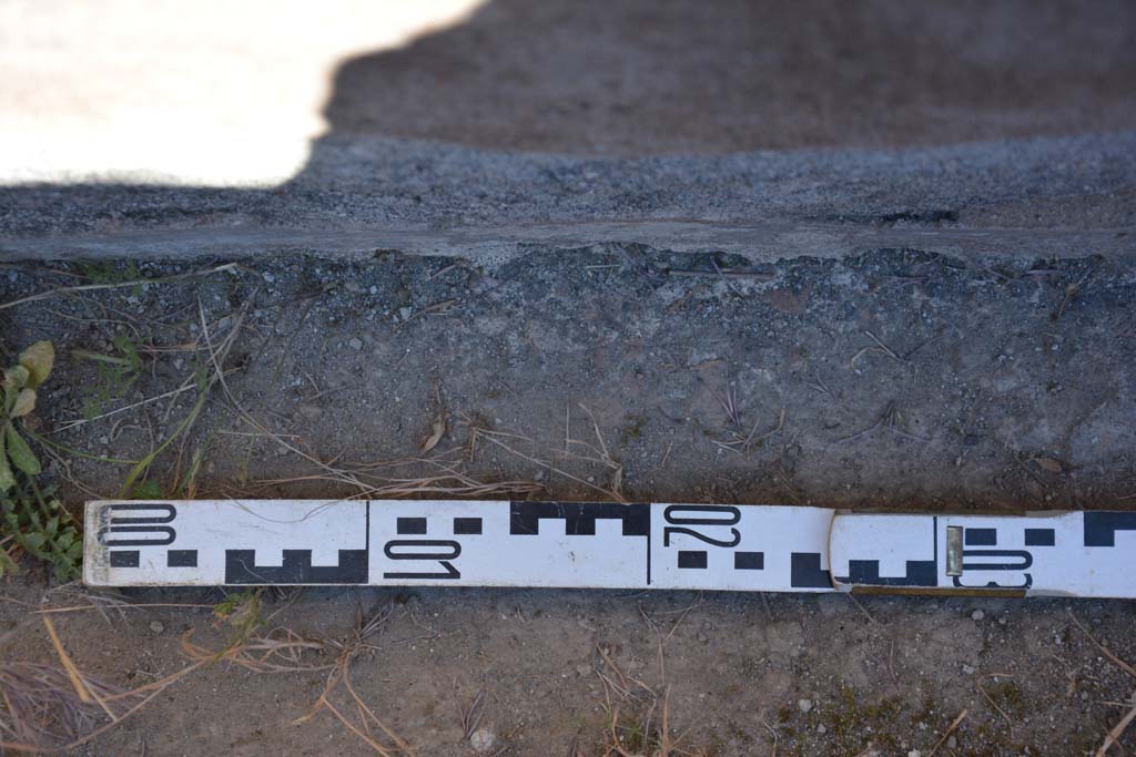 IX.5.6 Pompeii. May 2017. Room n, west (left) side of doorway/upper step. 
Foto Christian Beck, ERC Grant 681269 DCOR.
