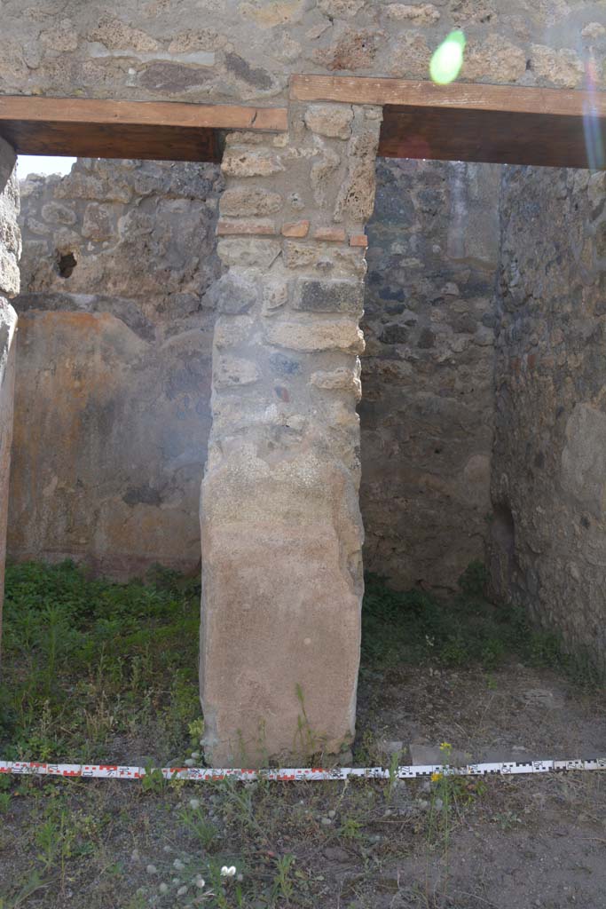 IX.5.6 Pompeii. May 2017. Room n, west side, wall division between rooms s and t. 
Foto Christian Beck, ERC Grant 681269 DCOR.
