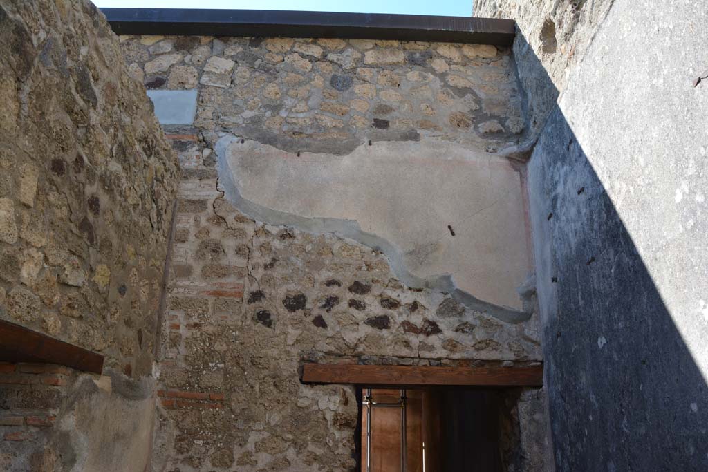 IX.5.6 Pompeii. May 2017. Room o, upper north wall.  
Foto Christian Beck, ERC Grant 681269 DCOR.

