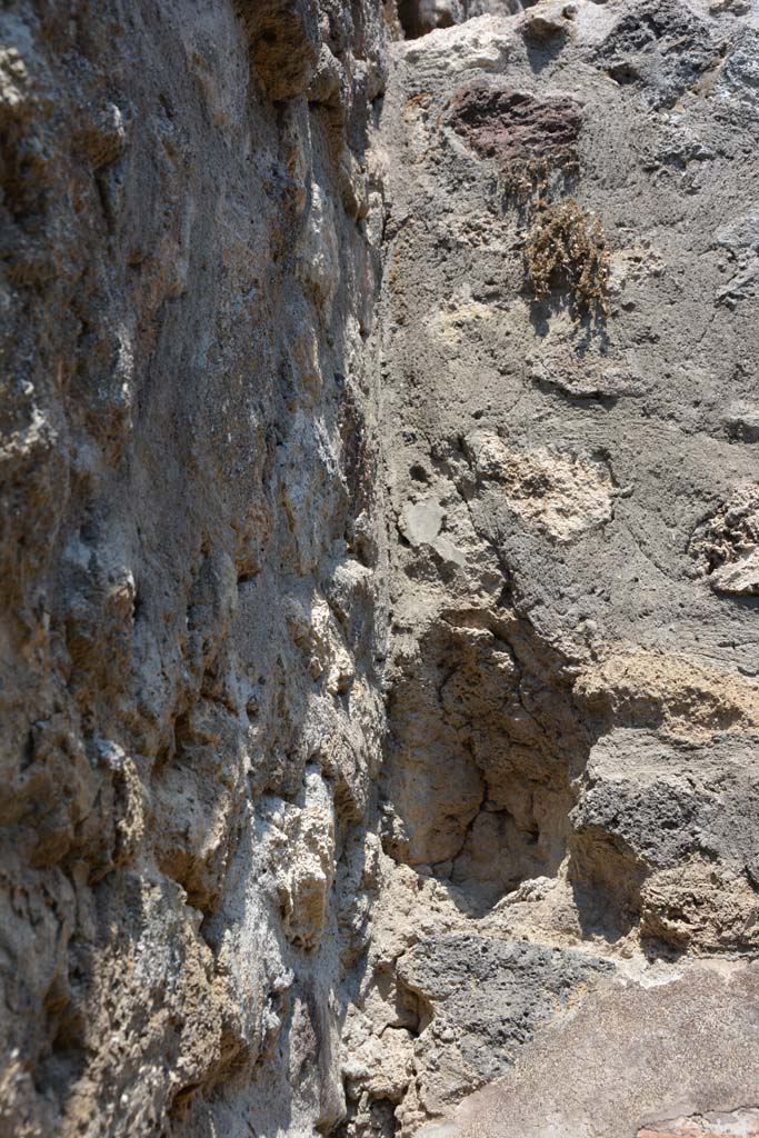 IX.5.6 Pompeii. May 2017. Room s, detail from upper north-west corner, one hole in north wall.
Foto Christian Beck, ERC Grant 681269 DCOR.
