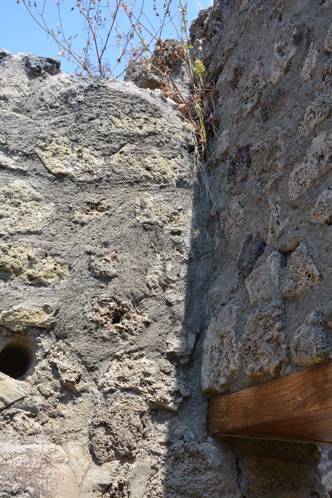 IX.5.6 Pompeii. May 2017. Room s, upper north wall in north-east corner.
Foto Christian Beck, ERC Grant 681269 DCOR.

