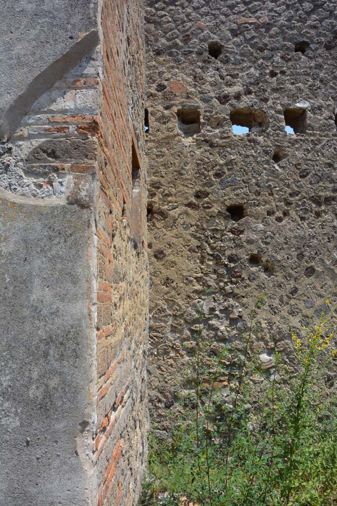 IX.5.6 Pompeii. May 2017. 
Room u, looking east from south wall of room p, towards garden wall. 
Foto Christian Beck, ERC Grant 681269 DÉCOR.
