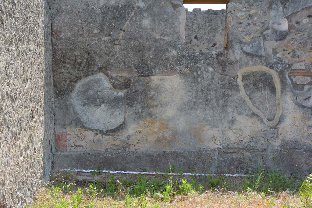 IX.5.6/17 Pompeii. May 2017. Room u, detail of exterior wall in south-east corner.
Foto Christian Beck, ERC Grant 681269 DÉCOR.
