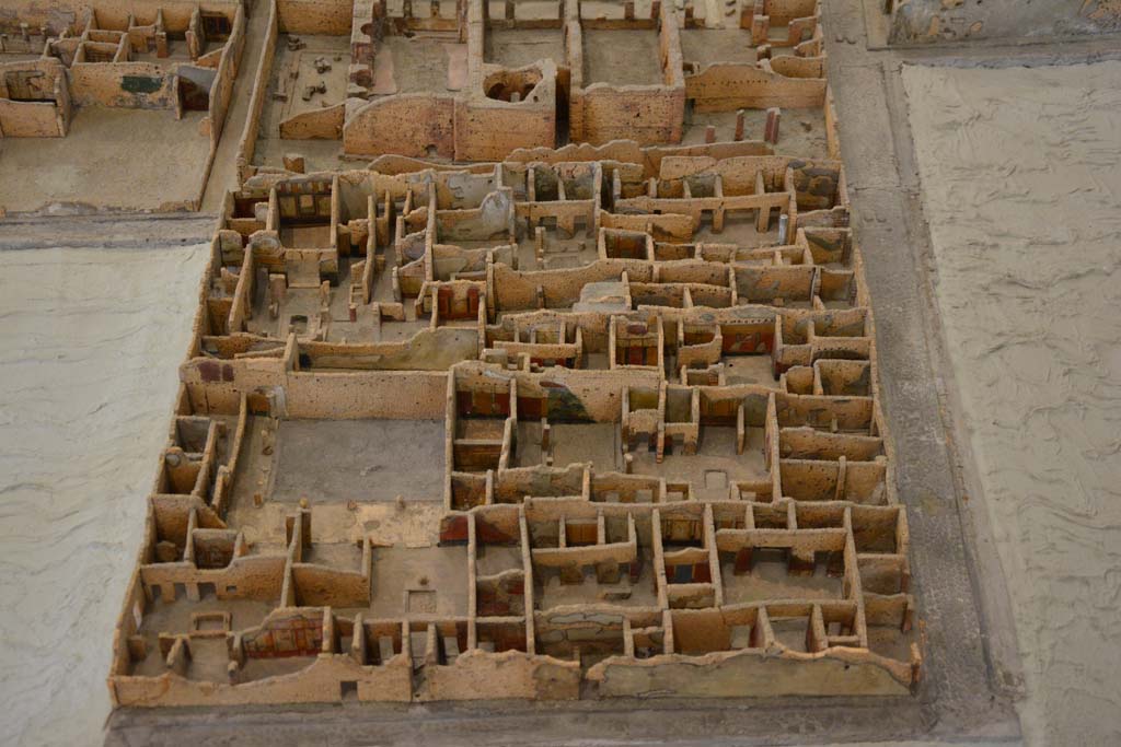 IX.5, Pompeii. July 2017. Looking west across insula, with Central Baths, at top, Via di Nola, on right, Vicolo del Centenario, lower.
Extract from cork model in Naples Archaeological Museum.
Foto Annette Haug, ERC Grant 681269 DÉCOR.
