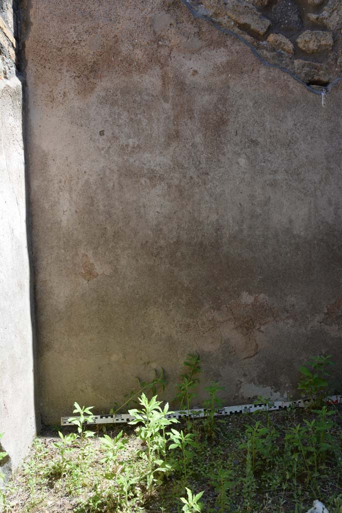 IX.5.6 Pompeii. May 2017. Room b, south wall in south-east corner.
Foto Christian Beck, ERC Grant 681269 DCOR.
