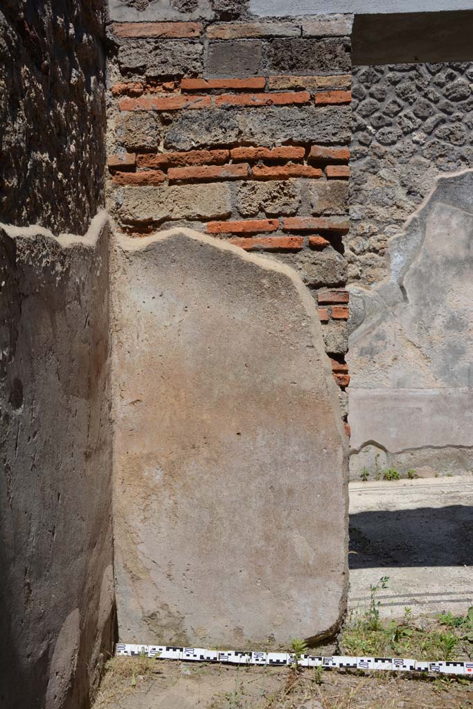 IX.5.6 Pompeii. May 2017. Room b, looking towards east wall in north-east corner.
Foto Christian Beck, ERC Grant 681269 DCOR.
