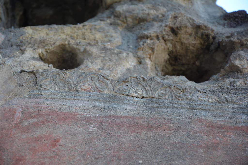 IX.5.6 Pompeii. May 2017. West ala d, upper north wall at west end, detail of stucco decoration.
Foto Christian Beck, ERC Grant 681269 DCOR.
