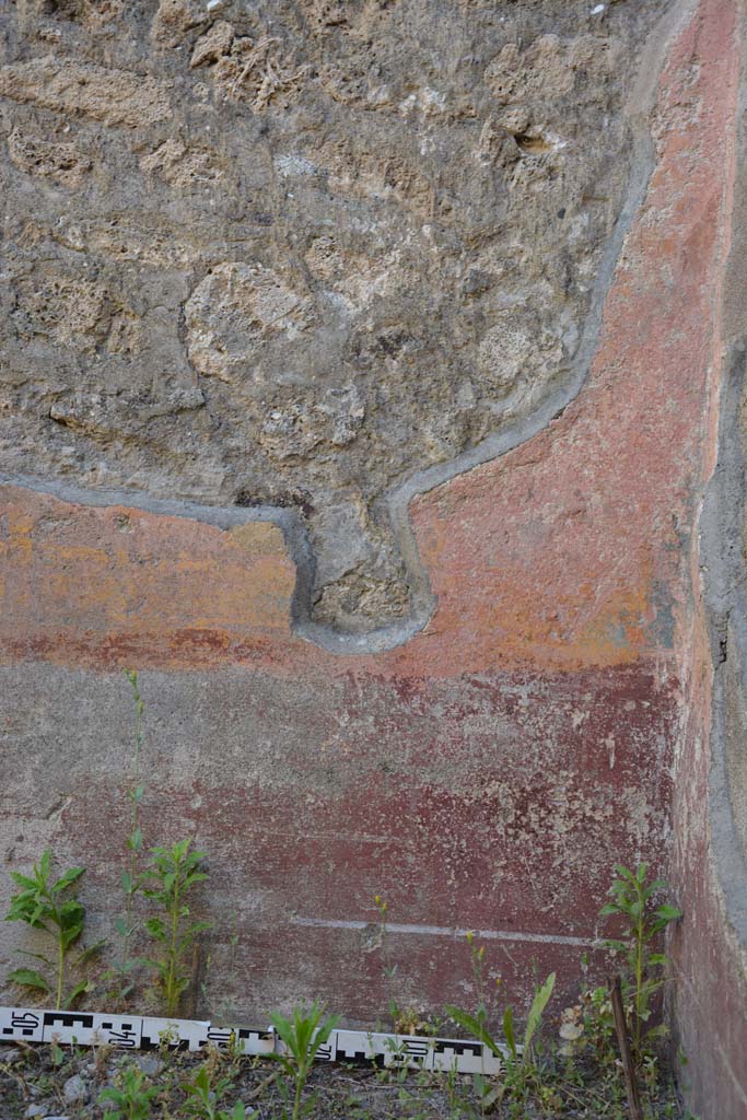 IX.5.6 Pompeii. May 2017. Room f, lower west wall in north-west corner. 
Foto Christian Beck, ERC Grant 681269 DCOR.
