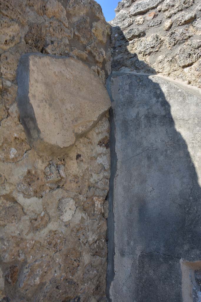 IX.5.6 Pompeii. May 2017. East ala e, upper north-east corner. 
Foto Christian Beck, ERC Grant 681269 DCOR.

