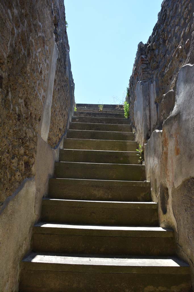 IX.5.6 Pompeii. May 2017. Room f, steps to upper floor, looking south. 
Foto Christian Beck, ERC Grant 681269 DCOR.
