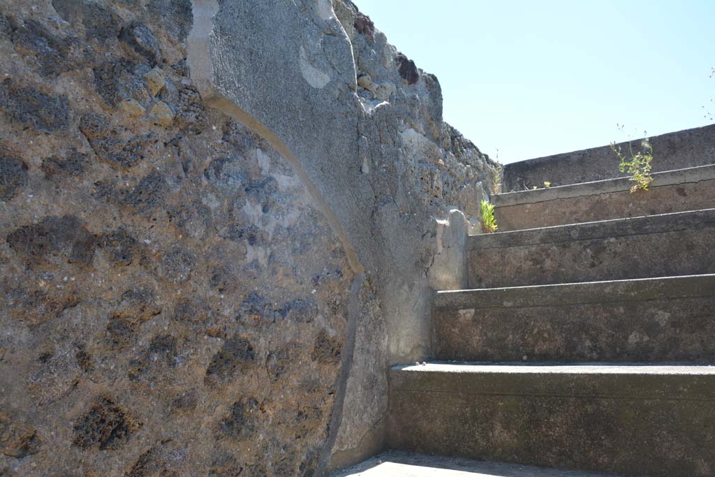 IX.5.6 Pompeii. May 2017. Room f, east wall of steps to upper floor. 
Foto Christian Beck, ERC Grant 681269 DCOR.
