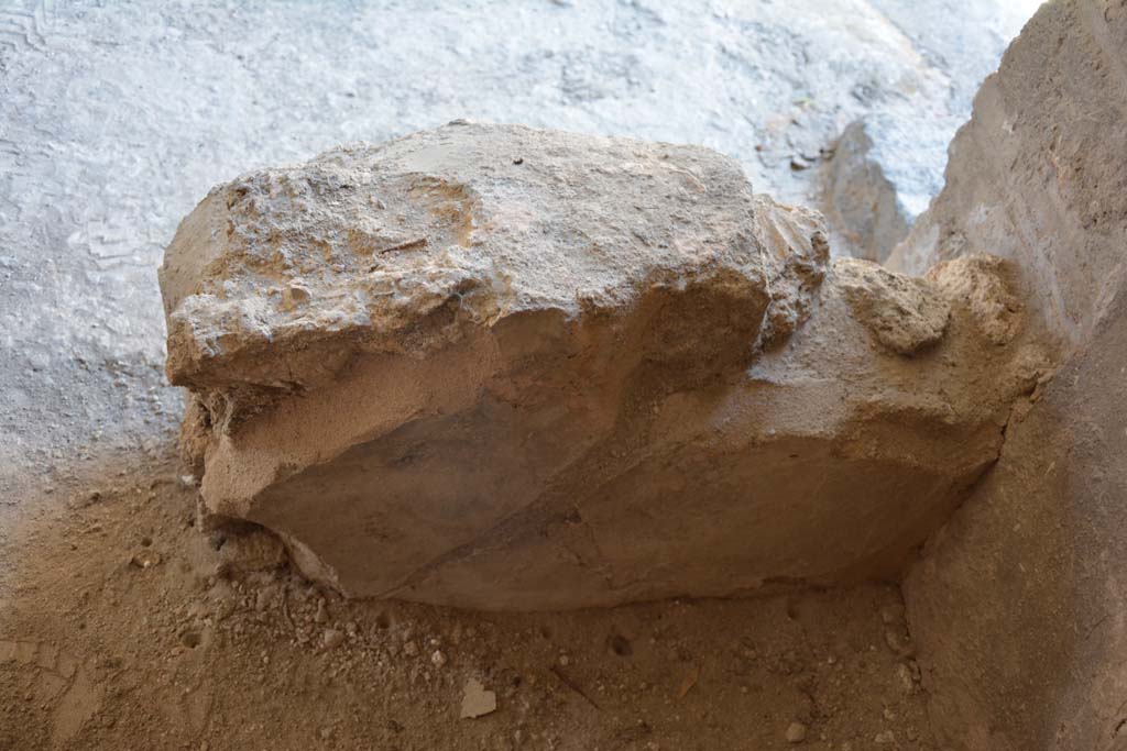 IX.5.6 Pompeii. May 2017. Room m, south side, looking east towards feature, on west side of doorway to steps. 
Foto Christian Beck, ERC Grant 681269 DCOR.
