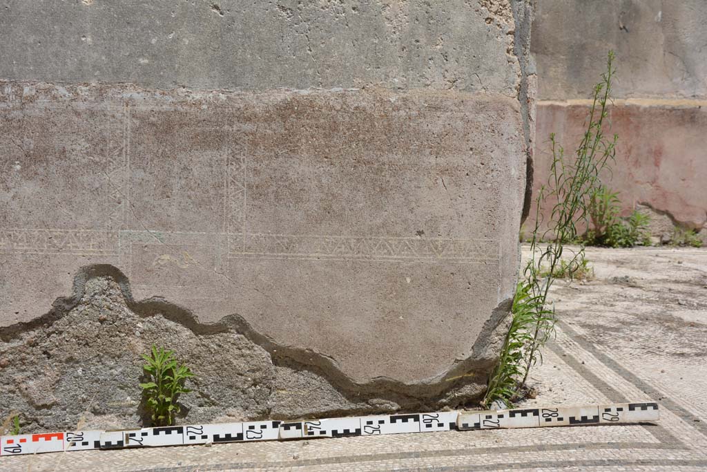 IX.5.6 Pompeii. May 2017. Room a, south end of zoccolo on east wall.
Foto Christian Beck, ERC Grant 681269 DÉCOR.

