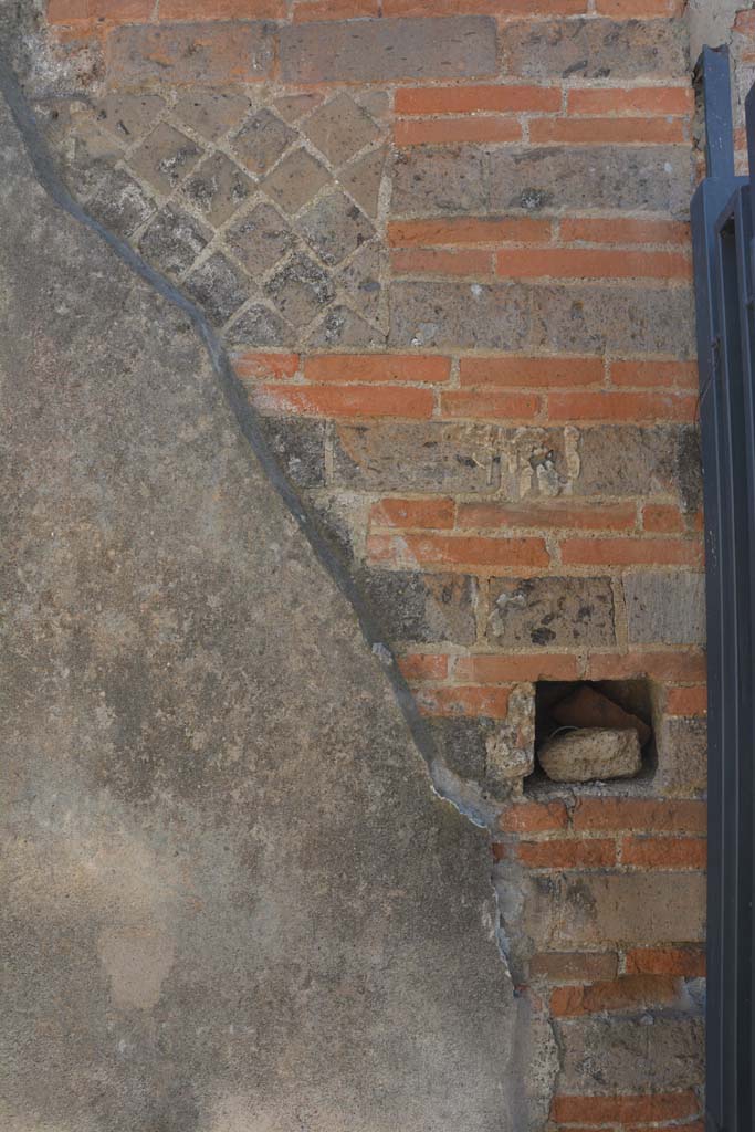 IX.5.6 Pompeii. May 2017. Room a, west wall near entrance doorway.
Foto Christian Beck, ERC Grant 681269 DÉCOR.
