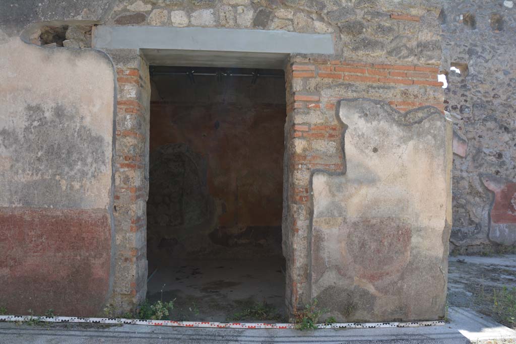 IX.5.6 Pompeii. May 2017. Area c’, looking towards west side and doorway to room h.
Foto Christian Beck, ERC Grant 681269 DÉCOR.
