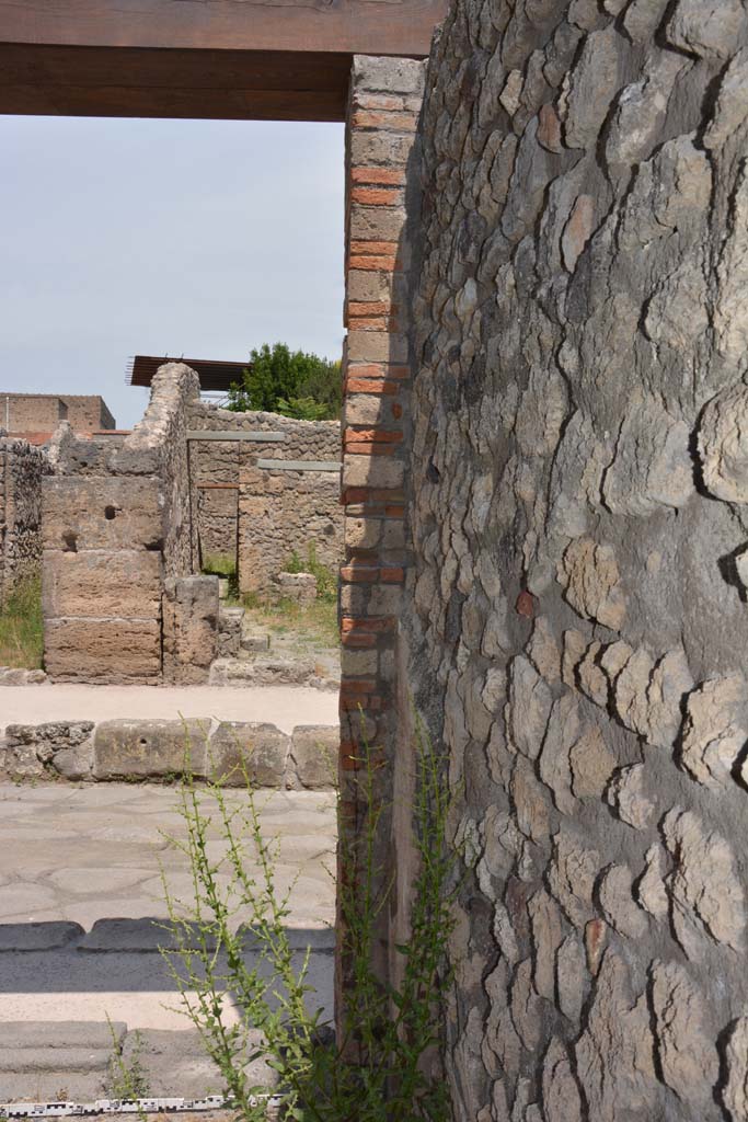 IX.5.7 Pompeii. May 2017. Looking north to pilaster in north-east corner of shop-room.
Foto Christian Beck, ERC Grant 681269 DCOR.
