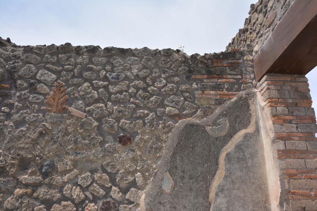 IX.5.7 Pompeii. May 2017. Upper west wall at north end. 
Foto Christian Beck, ERC Grant 681269 DCOR.
