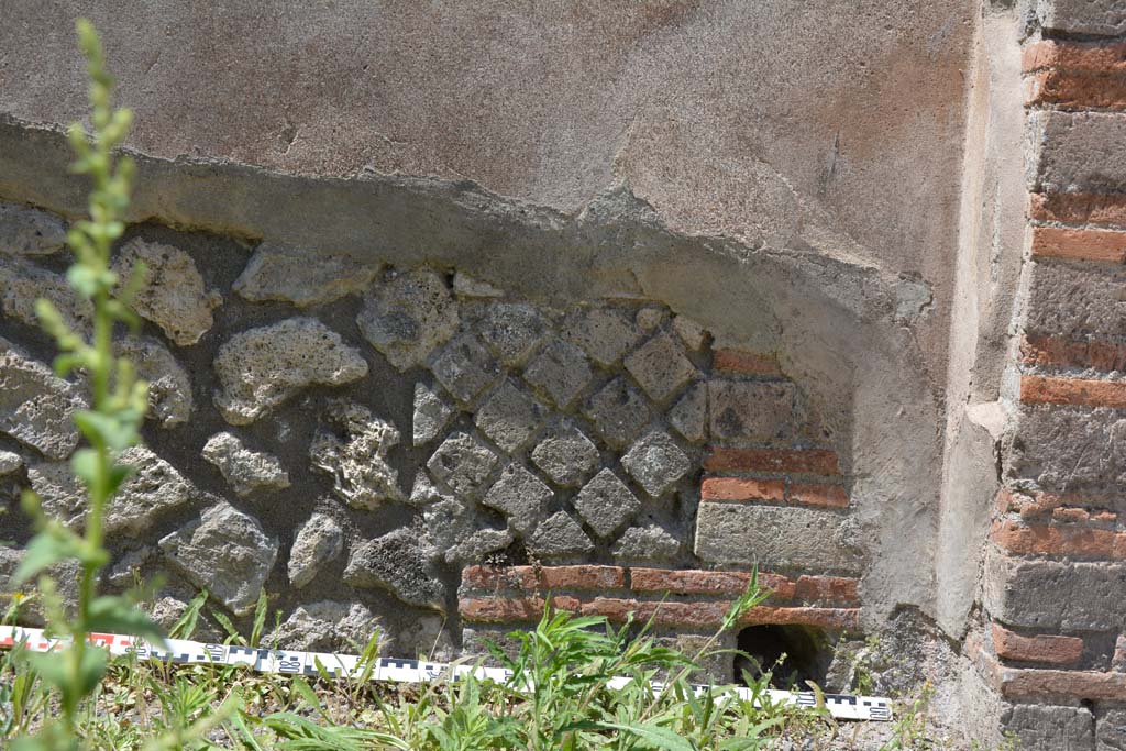 IX.5.7 Pompeii. May 2017. Detail from lower west wall at north end.
Foto Christian Beck, ERC Grant 681269 DCOR.

