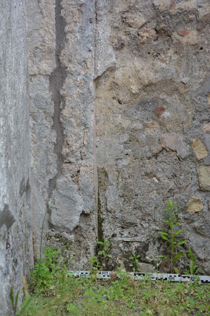 IX.5.8 Pompeii. May 2017. Lower south wall in south-east corner.
Foto Christian Beck, ERC Grant 681269 DCOR.
