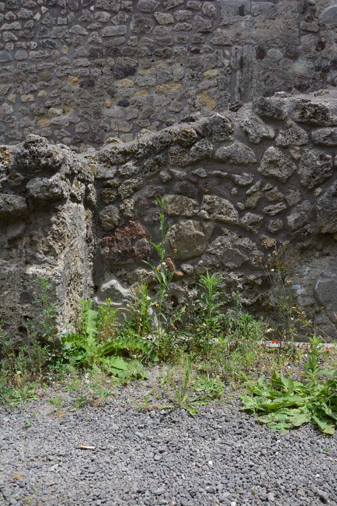 IX.5.8 Pompeii. May 2017. Looking towards north-east corner and east wall.
Foto Christian Beck, ERC Grant 681269 DCOR.

