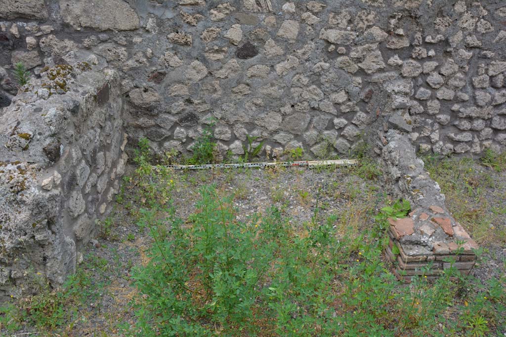 IX.5.8 Pompeii. May 2017. Looking across flooring towards lower west wall.
Foto Christian Beck, ERC Grant 681269 DCOR.
