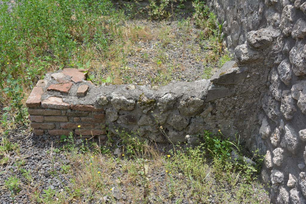 IX.5.8 Pompeii. May 2017. Looking south to wall dividing central room, top, and shop-room, lower. 
Foto Christian Beck, ERC Grant 681269 DCOR.



