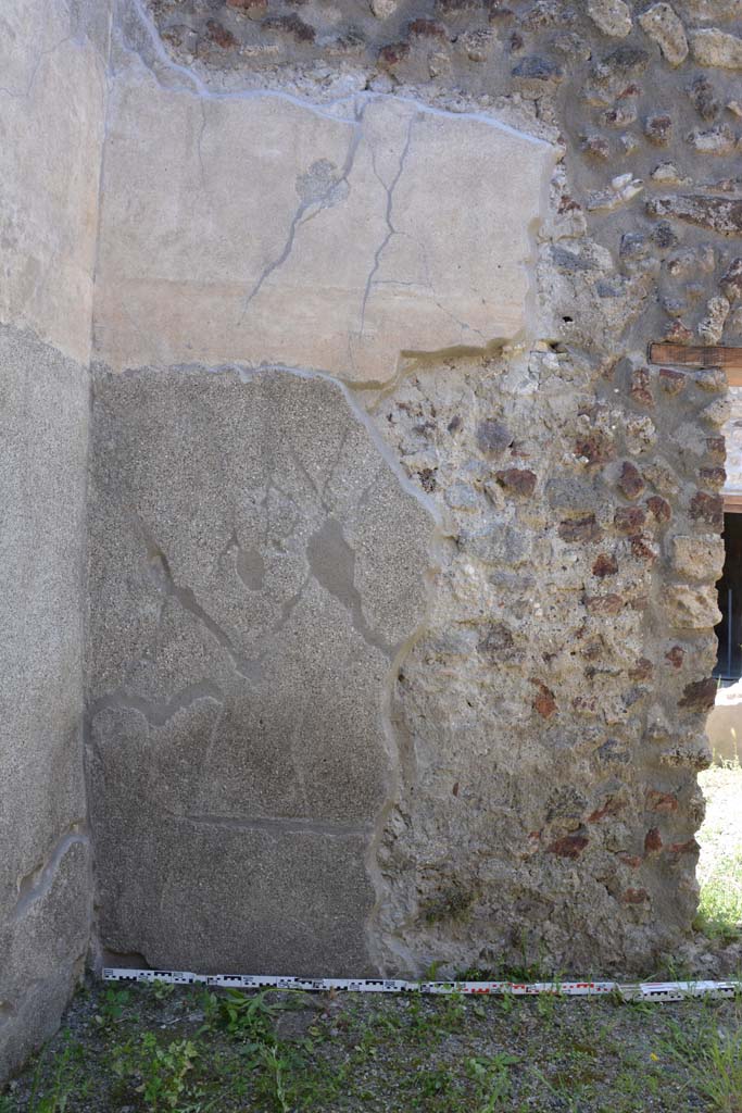 IX.5.9 Pompeii. May 2017. Room m, detail from west wall at south end.
Foto Christian Beck, ERC Grant 681269 DCOR.
