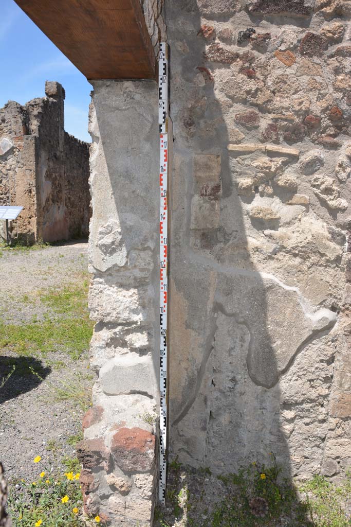 IX.5.9 Pompeii. May 2017. Room m, looking towards north side of doorway in north-west corner.
Foto Christian Beck, ERC Grant 681269 DCOR.
